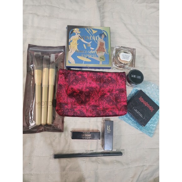 New Makeup Beauty Lot Eye Pallete, Primer, Brushes, Lip, Powder with Bag - Picture 1 of 7